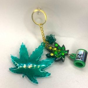Green gold Maple leaf / weed leaf keychain smoking accessories keychain